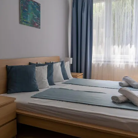 Sulyomvirag Apartmanhaz アパートホテル