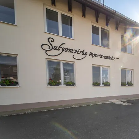 Sulyomvirag Apartmanhaz アパートホテル