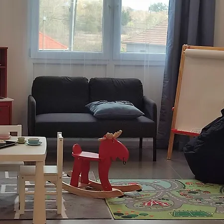 Sulyomvirag Apartmanhaz アパートホテル Alsóberecki