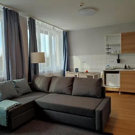 アパートホテル Sulyomvirag Apartmanhaz